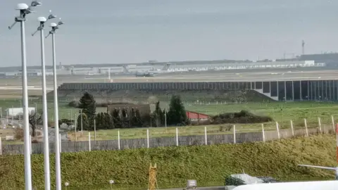 Letztes Jahr waren bei uns ein paar von diesen C17 der Qatar Air Force zu Besuch  #aviation #foryoupage #planespotting #flughafenleipzighalle #c17  @Plane Lady✈️✈️✈️🇩🇪 🇨🇭 @p7_spotter_dus @Vale grimm Aviaton✝️✈️ @Muckbuck Aviation @MUC_Spotter @JazzyFizzleMUC🛩️ @SpotterControl @MV_Planespotter @marco_triple7 @Marc Helbling 🇨🇭🇨🇭🇨🇭🇨🇭 @Sylvia @Alena Alekseeva @Alessandro Vassallo @AnnaA380 @Brize Norton Aviation @B747_Aviation @Delta aviation @Francesco Squatrito @KAROLINA ✈️ @i love planes✈ @JetSpotTV @aviation_spotter_bhx2014 @Kitty 🎶❤️😉 @liam's aviation @lej_spotting_flo @martin🇹🇭🇩🇪 @Nico Keil @michael.flying @MHsp🌍tter @Sara🌸 
