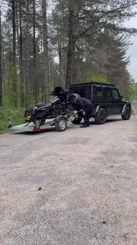 Time to hit the road with this Streetglide! The treiler on the Video is the Treiler 1000 #mytreilertechnology #germanengineering