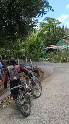 aco na denelo yampareng..matojo tongeng.femeng e ajjana tuli macce onrono bola