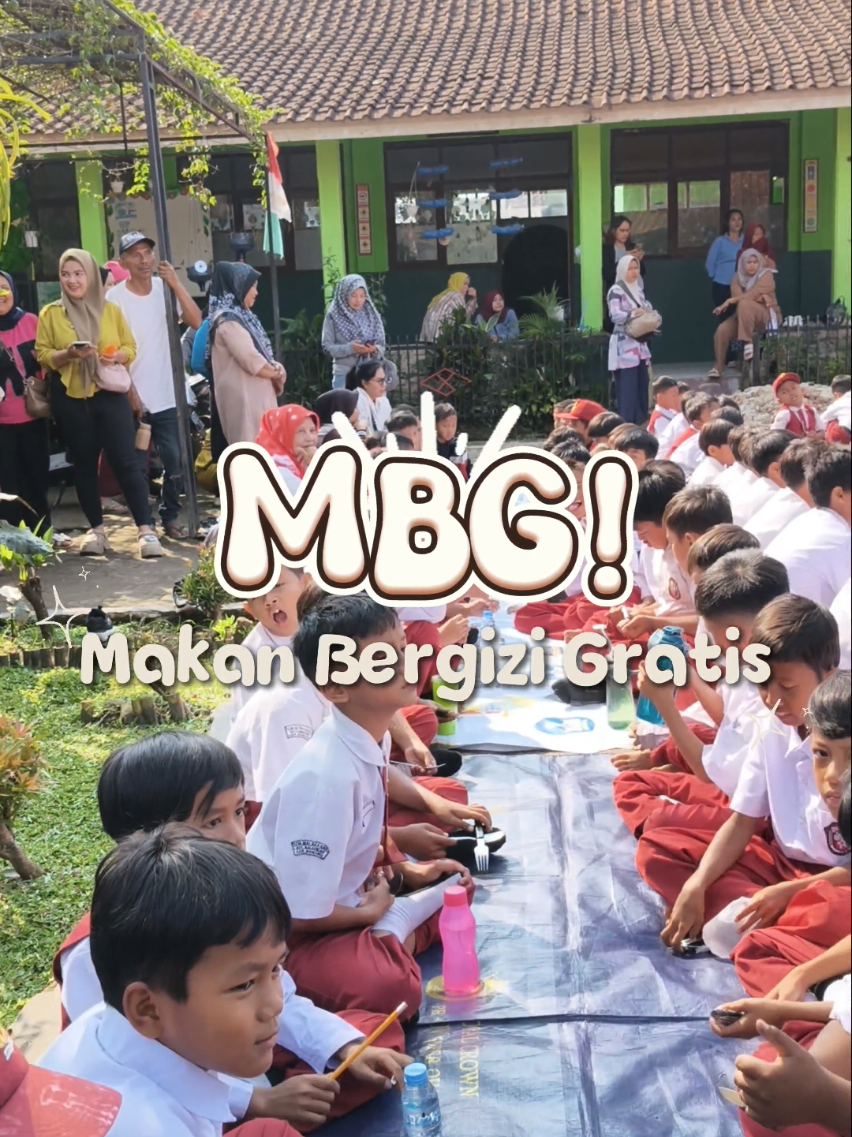 Assalamualaikum, wr.wb. Selasa, 2 September 2025 SDN Setragalih 1 & 2 telah melaksanakan Program Pemerintah yaitu Makan Bergizi Gratis. Semoga program ini dapat terus berjalan dengan baik dan senantiasa diberi kelancaran. Dengan adanya program makan bergizi gratis, semoga anak-anak dapat memiliki akses makanan yang seimbang dan bergizi, sehingga mereka dapat tumbuh dan berkembang dengan baik✨ #fyp #makanbergizigratis #sekolah 