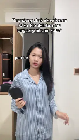 yueee kocak enteng bget bilangnya, lu mau kasih gue mkn apa dek?🤗🤣