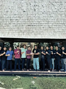 @jong.gembyong ❤️ • Apresiasi setinggi tingginya untuk kalian, dan jadilah api pemantik untuk generasi muda lainnya lebih semangat untuk berkarya. Dipastikan, saya akan selalu dipihak kalian. • Foto terahir bonus juga. 😬 • Rahayu 😇🙏🏻❤️