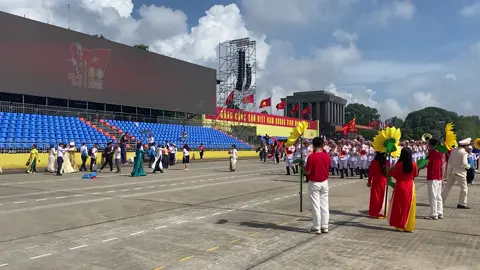 Kết thúc diễu binh A80