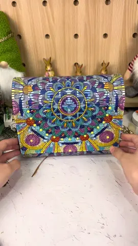 Gorgeous wooden crossbody bag.really unique and beautiful ~~