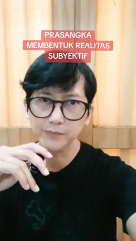 Parasangka membentuk realitas yang sifatnya subyektif. Bisa jadi apa yang terjadi dalam kehidupan, bukanlah hal yang perlu difokuskan. Penilaian, penghakiman terhadap diri dan orang lain sering kita lepaskan dari sang sumber sehingga peristiwa tidak berfungsi mengingatkan pada keberadaan-Nya. Saat hal ini terjadi maka manusia akan sibuk mencari cara untuk memodifikasi kehidupan agar dapat selalu sesuai dengan kenyamanan dan keamanan dirinya. Manusia mengisi kehidupan hanya dengan menolak atau mengejar. Kondisi inilah yang membuat hidup terasa melelahkan. Hiduppun tidak mampu untuk disyukuri. #kesadaran #spiritual #science #selaras #ketuhanan 