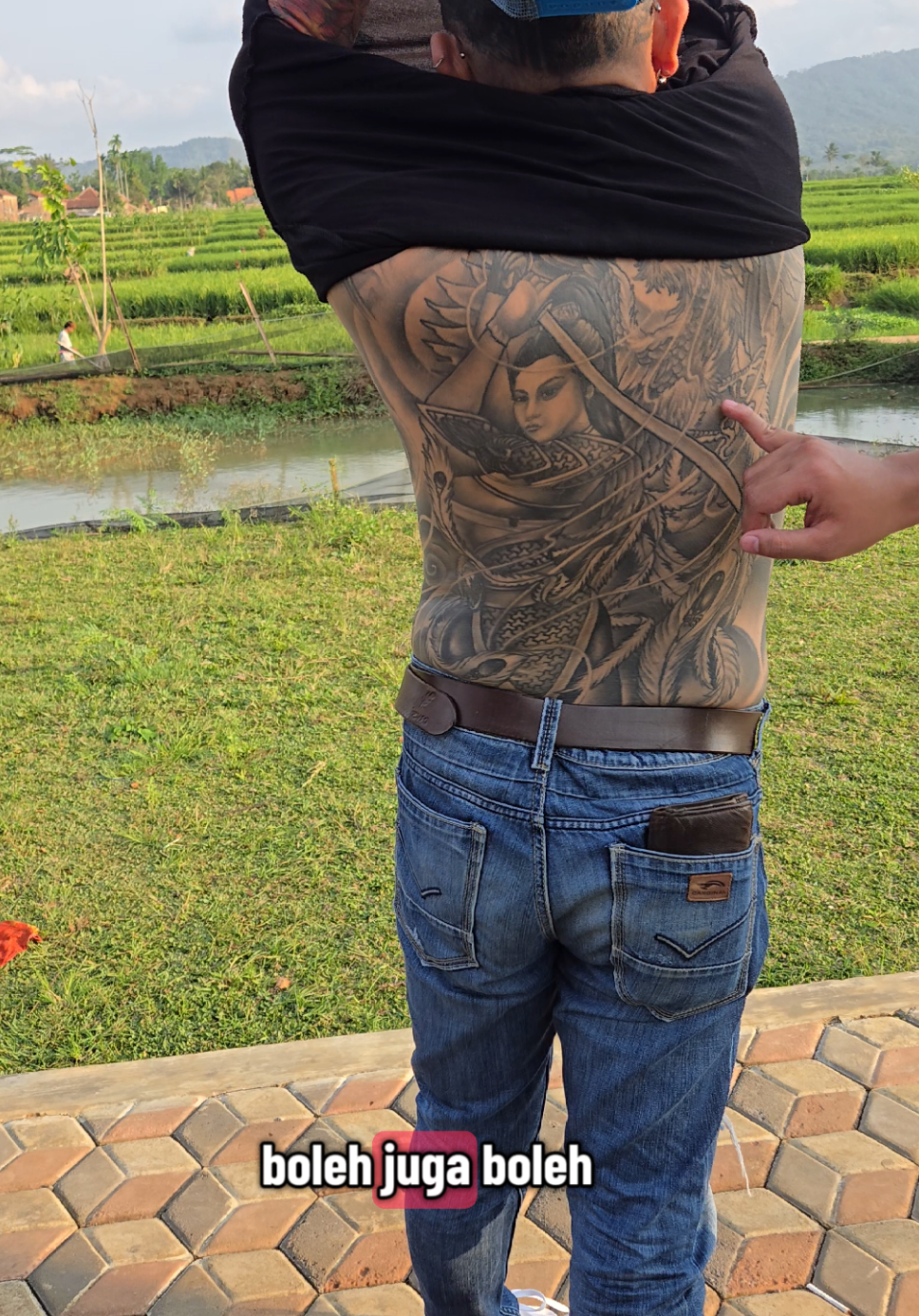 Kades Tato viral!!!!  Siapa lagi kalo bukan Kades purwasaba yang akrab di sapa Kades Hoho 🤟 bukan hanya nyentrik gaya nya namun nyetrik juga kepemimpinan nya.  #kadesviral #kadeshoho  #jawatengah 