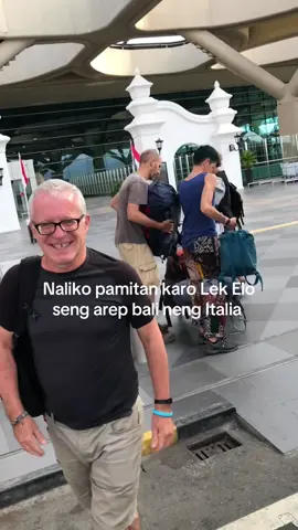 Pamitan dengan Mr Elo from Italia, antar jemput Bandara International Yogyakarta 👋👋👋 ……….. #sewamobiljogja #jogja #bandarayiakulonprogo #viral #fyp 