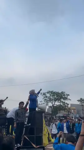 “Dengan khidmat, kita mengheningkan cipta bagi semua yang dikorbankan oleh ketamakan dan kekuasaan. Semoga keheningan ini menjadi janji, bahwa suara rakyat tidak akan pernah dibungkam.” #hidupmahasiswa #hiduprakyat #PMII #pergerakanmahasiswaislamindonesia #kaderpergerakan 