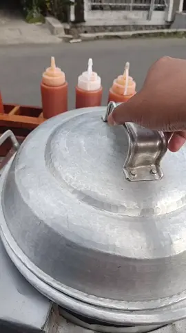 Bismillah...ngadahi rejeki saking Gusti....ingkang sampun nyepaki... LARIS LARIS LARISSSS DAGANGANKU LARISSSSS....#pentol #trending #fypage #fyp #tiktokviral 
