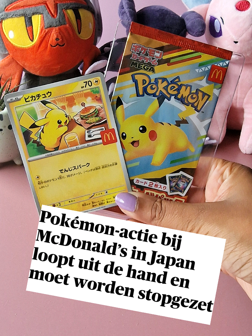 Vandaag een hele bijzondere pack opening, helemaal uit Japan! Het is de Japanse McDonald's Pikachu promo aka Burgerchu! 🍟🍔  Misschien heb je de beelden uit Japan wel gezien van de chaos die is ontstaan voor deze kaart, mensen die urenlang in de rij stonden en na 1 dag zijn ze in Japan gestopt met de verkoop. Ik ben enorm blij dat ik hem heb kunnen vinden!  is het jou gelukt om deze Burgerchu aan je collectie toe te voegen? 🔥✨️ Burgerchu komt van @PokéJapan 🍔 #pokemontcg #pokemonjapan #pikachu #pokemoncollector #pokemontok 