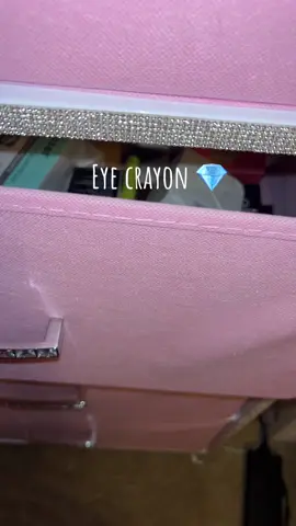 #halfmagic#eyecrayon#makeup#beauty#glam