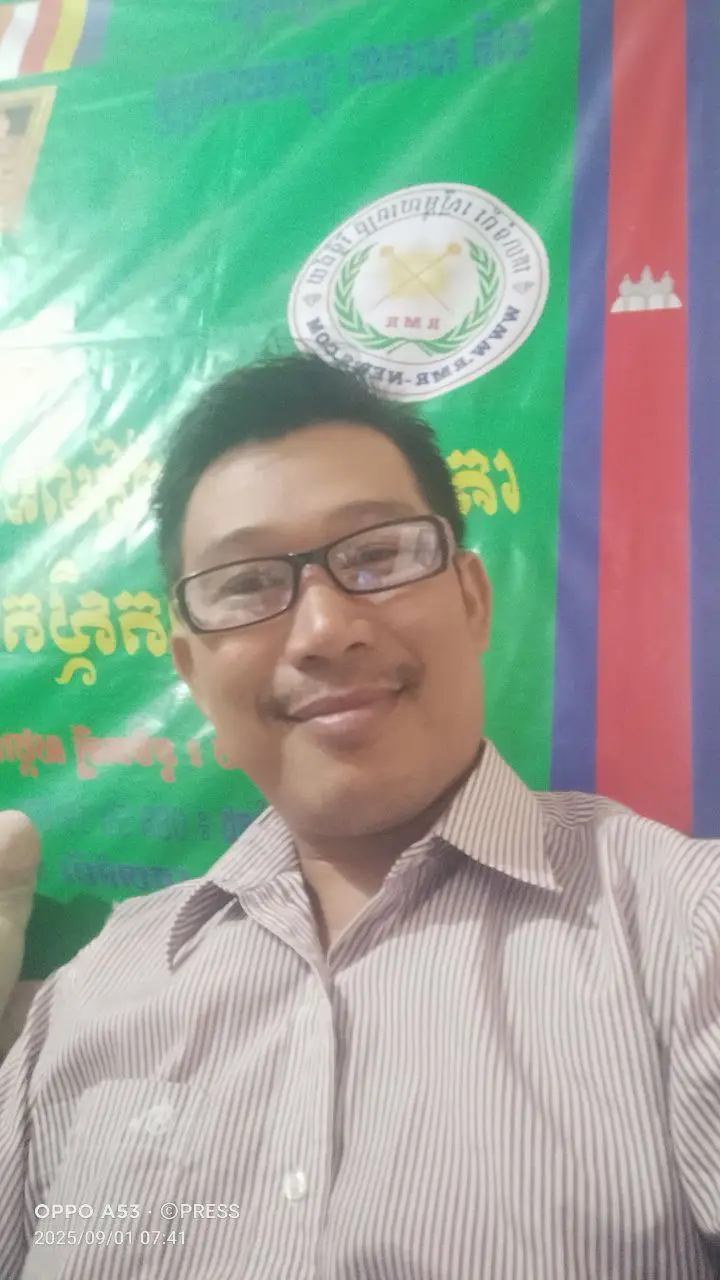 💬លុយគឺ ជាក្រដាសដែលមុតខ្លាំងណាស់ អាចកាត់បានសូម្បីតែសាច់ញាតិ នឹងមិត្តជិតស្និទ្ធ…💵 🌿 ឥទ្ធិពលលុយអាចផ្លាស់ប្តូរចរិកមនុស្សមួយចំនួន អោយលែងស្គាល់ពីតម្លៃនៃទឹកចិត្តមិត្តភាពនឹងការរាប់អានចេញពីចិត្ត ត្រូវចាំថា (លុយកើតក្រោយមនុស្សទេ)។