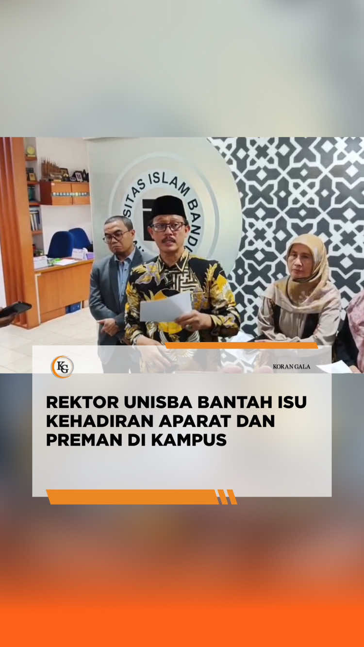 Kerusuhan pecah di kawasan Tamansari, Bandung, Senin malam (1/9/2025). Gas air mata yang ditembakkan aparat membuat asapnya masuk hingga area kampus Universitas Islam Bandung (Unisba) dan Universitas Pasundan (Unpas). Peristiwa ini menuai kecaman dari LBH Bandung yang menilai kampus sebagai ruang intelektual tak seharusnya menjadi sasaran tindakan represif. Namun justru Rektor Unisba, Prof. A Harits Nu’man, membantah adanya aparat maupun preman masuk ke dalam area kampus. Ia menegaskan kerusuhan bermula dari gerombolan massa yang memblokade sejumlah jalan di sekitar Tamansari setelah demo di DPRD Jabar berakhir. “Sweeping aparat terjadi di jalan umum, bukan di area kampus,” tegasnya. Dalam pernyataannya, Unisba menolak segala bentuk kekerasan, anarkisme, dan tindakan yang merusak tatanan sosial. Kampus membuka posko kesehatan untuk membantu korban terdampak, sekaligus menekankan komitmen menjaga keamanan dan keselamatan sivitas akademika. “Keselamatan semua pihak merupakan prioritas utama,” tulis pihak Unisba. Selengkapnya baca di Aplikasi My Edisi atau klik Website Koran Gala lewat bio! #KoranGala #BandungBercerita #Bandung #Unisba #Tamansari         