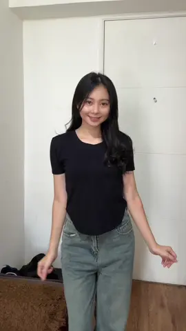 Short sleeve crop top yang lagi aku pake ini nyaman parah, serius kamu bakal ketagihan 🩵 #OOTDaesthetic #TikTokFashion #CewekKekinian #OOTDaesthetic #OOTDcewek