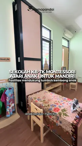 Belajar Mandiri, Berani, & Berkarakter di KB-TK Bindo! Di sini anak bukan cuma diajak bermain, tapi juga: • Montessori Class - belajar kemandirian sejak dini  • Climbing Wall & Flying Fox - mengasah keberanian & motorik • Mini Zoo & Playground - belajar empati & tanggung jawab lewat interaksi dengan alam Program Islami & Character Building - menanamkan akidah, membentuk pribadi tangguh • Program Unggulan: Penanaman Akidah • Pembentukan Karakter • Stimulasi Sensorik & Motorik • Play Based Learning Approach • Kegiatan berbasis Montessori Rincian Biaya TA 2025-2026 • Kelompok Bermain (KB): Rp 6.560.000 (sudah termasuk pendaftaran, uang pengembangan, uang tahunan, seragam, & SPP Juli) • TK A: Rp 10.075.000 • TK B: Rp 10.375.000 - Biaya ini sudah mencakup: • Pendaftaran & Observasi (Rp 450.000) • Uang Pengembangan untuk menunjang fasilitas (Rp2,7-5,5 juta tergantung level) Uang Tahunan (Rp 2,4-3,3 juta) untuk kegiatan & layanan sepanjang tahun Seragam lengkap (Rp 110-275 ribu) • SPP bulanan Rp 850 ribu Dengan angka tersebut, anak-anak mendapat akses ke ruangan Montessori, layanan psikologi & pendidikan khusus, perpustakaan, CCTV di setiap kelas, lapangan hijau terbuka, hingga fasilitas unggulan seperti climbing wall, flying fox, dan mini zoo. Lokasi: JI. Rancabolang No. 241, Bandung  Info PPDB: 0819 9038 4106 / 0812 2423 0225 • PPDB KB-TK Bindo 2026-2027 sudah dibuka! #KBindo #SekolahMontessori #KBandung #KBMontessori #CharacterBuilding       