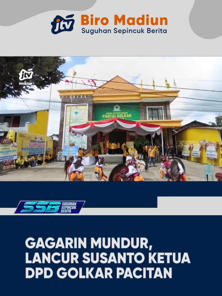 PACITAN - DPD Partai Golkar Pacitan resmi memiliki ketua baru. Lancur Susanto terpilih secara aklamasi menggantikan Gagarin Sumrambah untuk periode 2025–2030. Gagarin memutuskan mundur dari kepengurusan untuk fokus sebagai Wakil Bupati Pacitan sekaligus memberi kesempatan bagi kader lain. Meski santer dikabarkan bakal pindah ke Partai Demokrat, Golkar Jatim memastikan Gagarin tetap setia pada partai berlambang beringin. #Pacitan #Golkar #PolitikPacitan #DPDGolkar #Gagarin