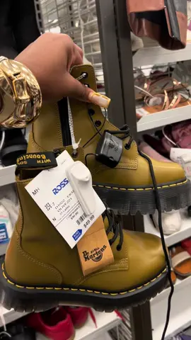 Dr.Martens at Ross 🔥🔥 #drmartens #converse #rossfinds #fypシ#firstdayofschool #fyyyyyyyyyyyyyyyy #haul #BlackTikTok #fashiontiktok 