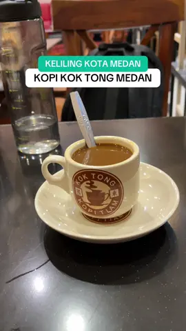 Kopi kok tong medan, keliling kota medan kali ini Kami mampir ke plaza medan fair mau mencicipi makanan dan minuman di koktong medan.  Kami pesan kopi dan nasi goreng khas kopi kok tong plaza Medan fair. #medan #beritaviral #kelilingkotamedan #dolanmedan #koktong 