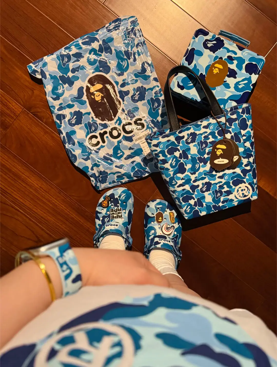 ngắm feedback của khách là biết details crocs bên tui đỉnh cỡ nèooo 🤘🏻💕 nhiu đó feedback đã đủ uy tín chưa ạ 🫶🏻 #fyp #crocs #bape 