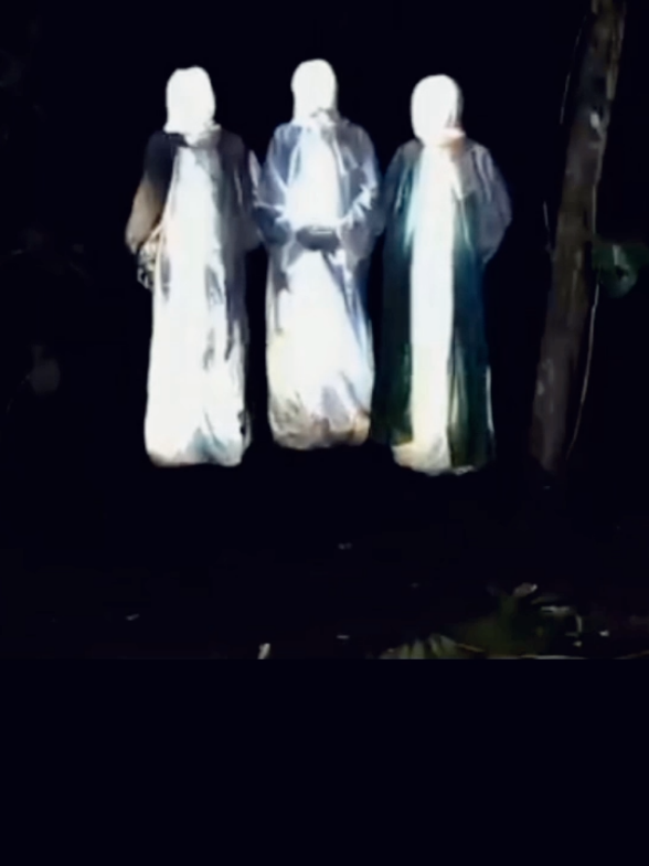 3 WALI KUTUB  deskripsi: @purwa misteri, mas Hendrik dan mas Budi, berjumpa 3 wali kutub, setelah melawan beberapa makhluk jin yg menggangunya,mereka berdua di datangi 3 wali kutub dan memberi wejangan kepada mereka dan semua yg mau mendengarkan nasehatnya, video ini tidak ada paksaan untuk di percayai,karena ini perkara ghaib yg akan susah untuk di jelaskan, sikapi semua dg baik🙏