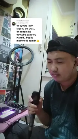 Membalas @pakguru_hamid Kurang di tahan air mata pak guru menyanyi 😭 maso skali sama anak rantau kaya kami.. terimakasih pak guru hamid,, yang mau lagunya full ada di yt guruhamid #lagubuol #buolpride🏝️ #buol #fypシ゚viral #fyp 