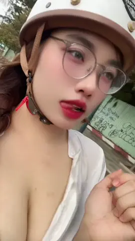 Yeu nhau đi a . Em dẫn đi chơi 