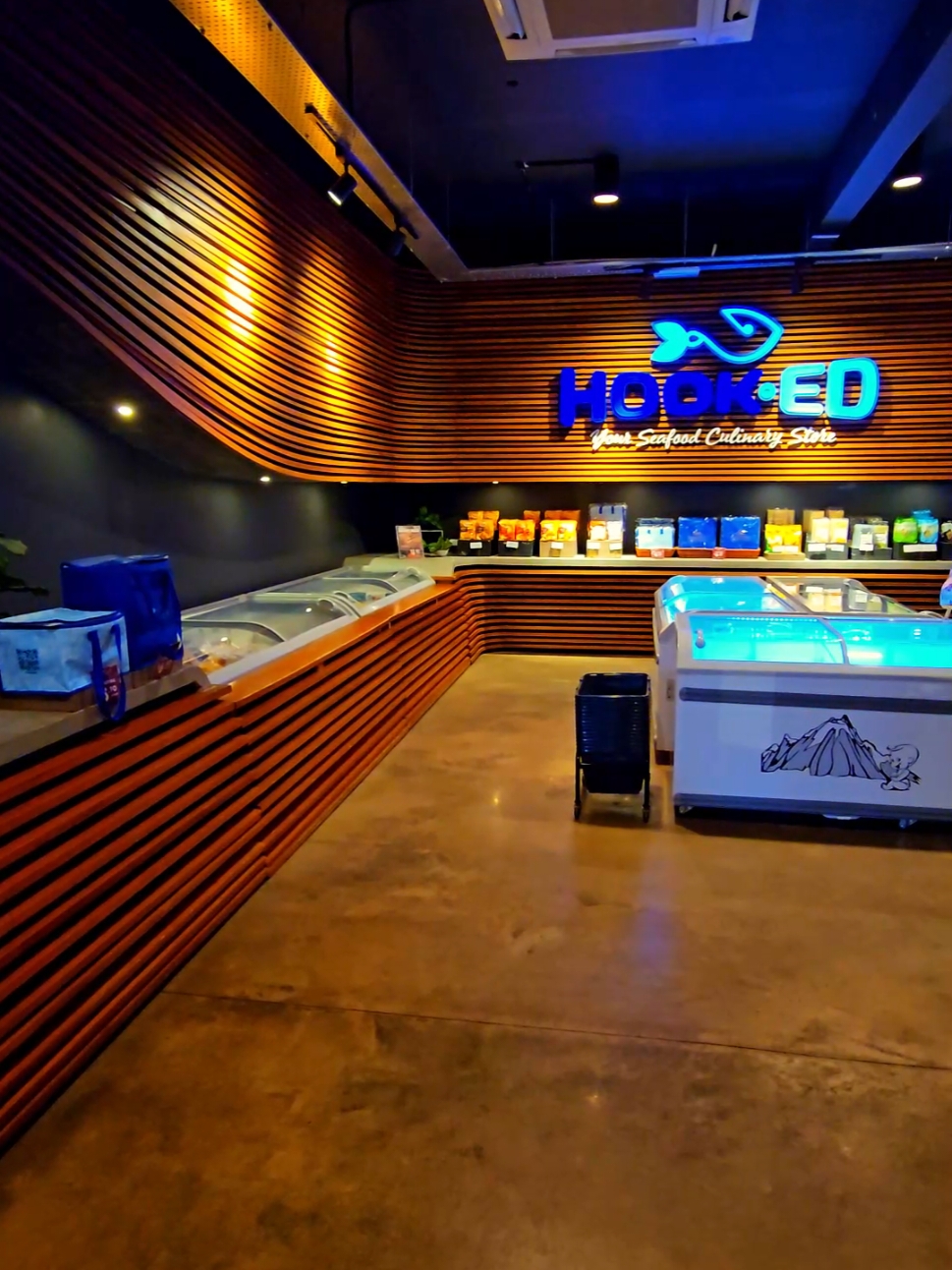 Seafood lovers, this one’s for you! 🦐🐟 Come shop with us at Spg 245, Serambangun Industrial Site, Tutong District — where you’ll find fresh shrimps, squid, salmon, mackerel fillet and more waiting for you! #tutong #serambanguntutong #goldencorporationsdnbhd #hookedbn #bruneimuara #temburong #kualabelait #bruneidarussalam 
