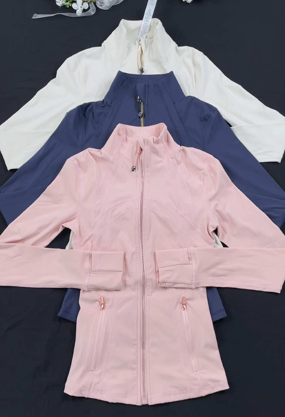Get your flow on in this gold zip yoga jacket#YogaApparel #GoldDetails #FitnessJacket #GymWear #StretchFit #ActiveStyle#TikTokShopLaborDaySale#spotlightfinds#TikTokShopRestock 
