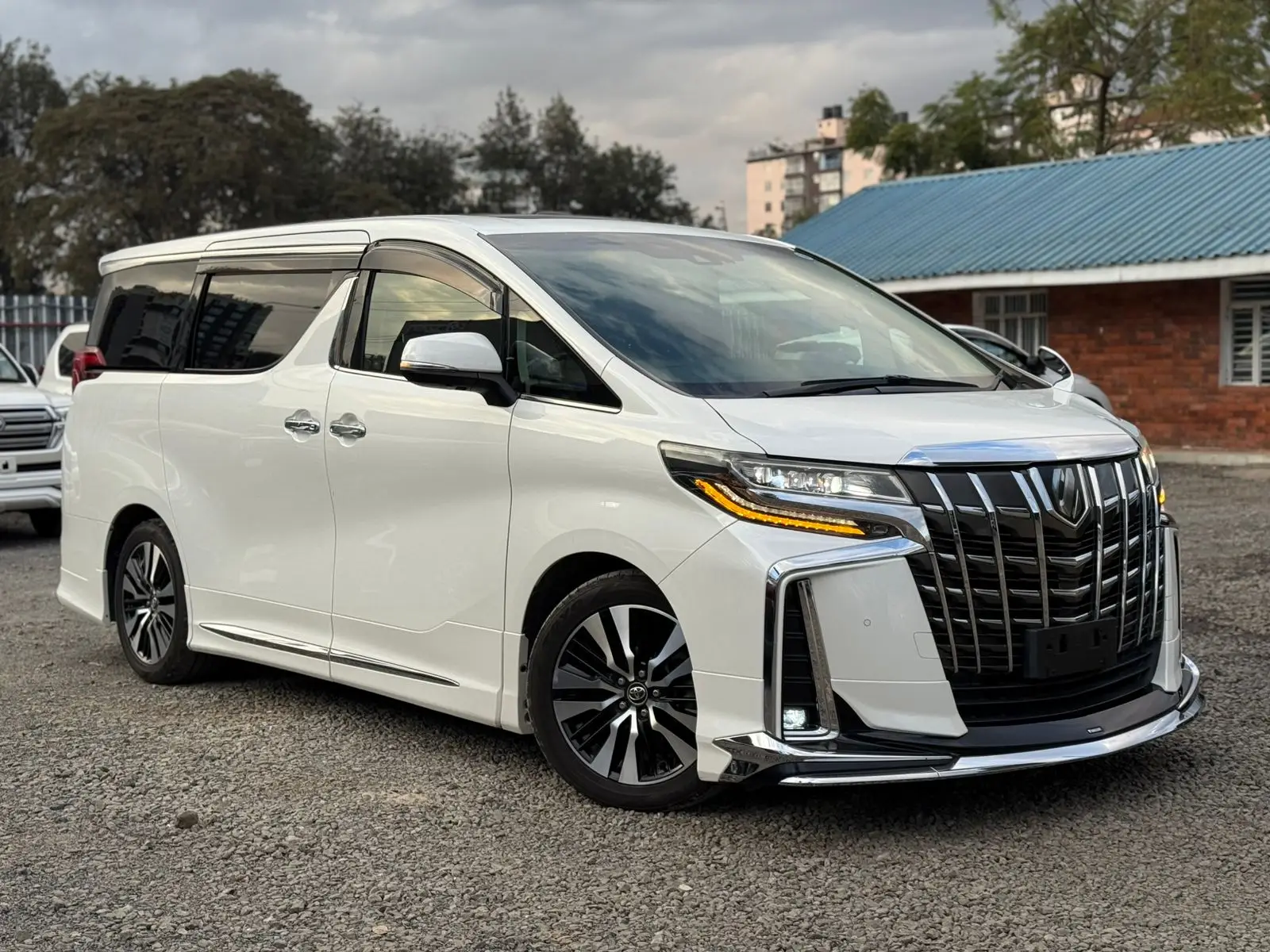 *Toyota Alphard 2018 2.5S C Package* • Model: Toyota Alphard 2.5S C Package • Year: 2018 • Engine: 2.5L Petrol • Transmission: Automatic • Seats: 7 (Luxury MPV) • Interior: Leather, Ambient Lighting • Features: Dual Sunroof ,Dual Power Sliding Doors, Power Tailgate, Large Infotainment Screen,Rear screen, Reverse Camera • Safety: Toyota Safety Sense, Airbags, Lane Departure Alert, Pre-Collision System • Comfort: Tri-zone Climate Control, Ottoman Seats, Premium Ride Quality *PRICE KES: 5,650,000* 🔥