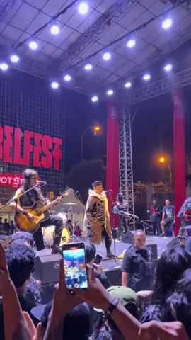 Ahooooy#bungakertasmerahberduri #romiandthejahats #rebelfest #yogyakarta 