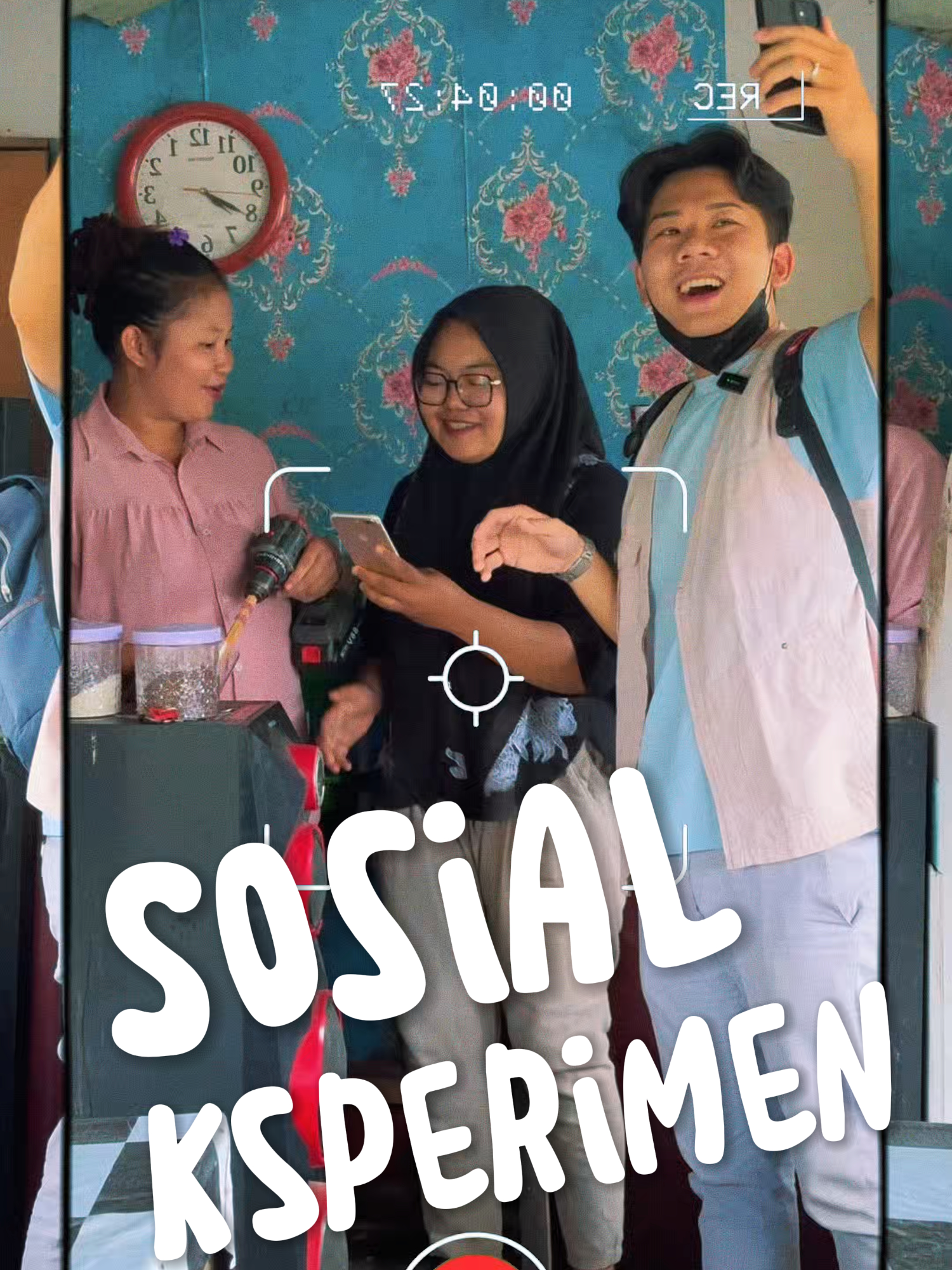 Apa jadinya kalau tiba-tiba ngomong pakai Bahasa Inggris lalu tiba-tiba jadi Minang banget? bikin kita ketawa bareng, dari Inggris sampai Minang kabau! Social experiment kali ini bikin orang bingung, lucu, sekaligus! #TVRI #MediaPemersatuBangsa #socialexperiment #Minangkabau #inggris #Safari365 TVRISumbar  @tvrisumbar