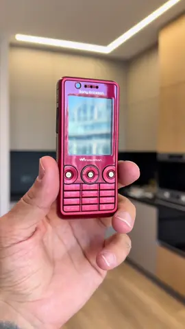 Sony Ericsson w660i red #sony #retro #retrophone #walkman 