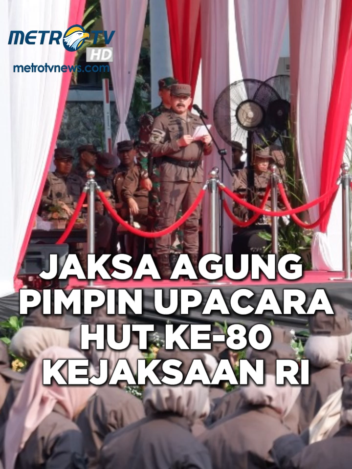Kejaksaan Republik Indonesia menggelar upacara peringatan Hari Ulang Tahun (HUT) ke-80 dengan khidmat. Acara yang dihadiri seluruh jajaran Kejaksaan Agung RI ini dipimpin langsung oleh Jaksa Agung S.T. Burhanuddin sebagai inspektur upacara. Dengan mengusung tema 