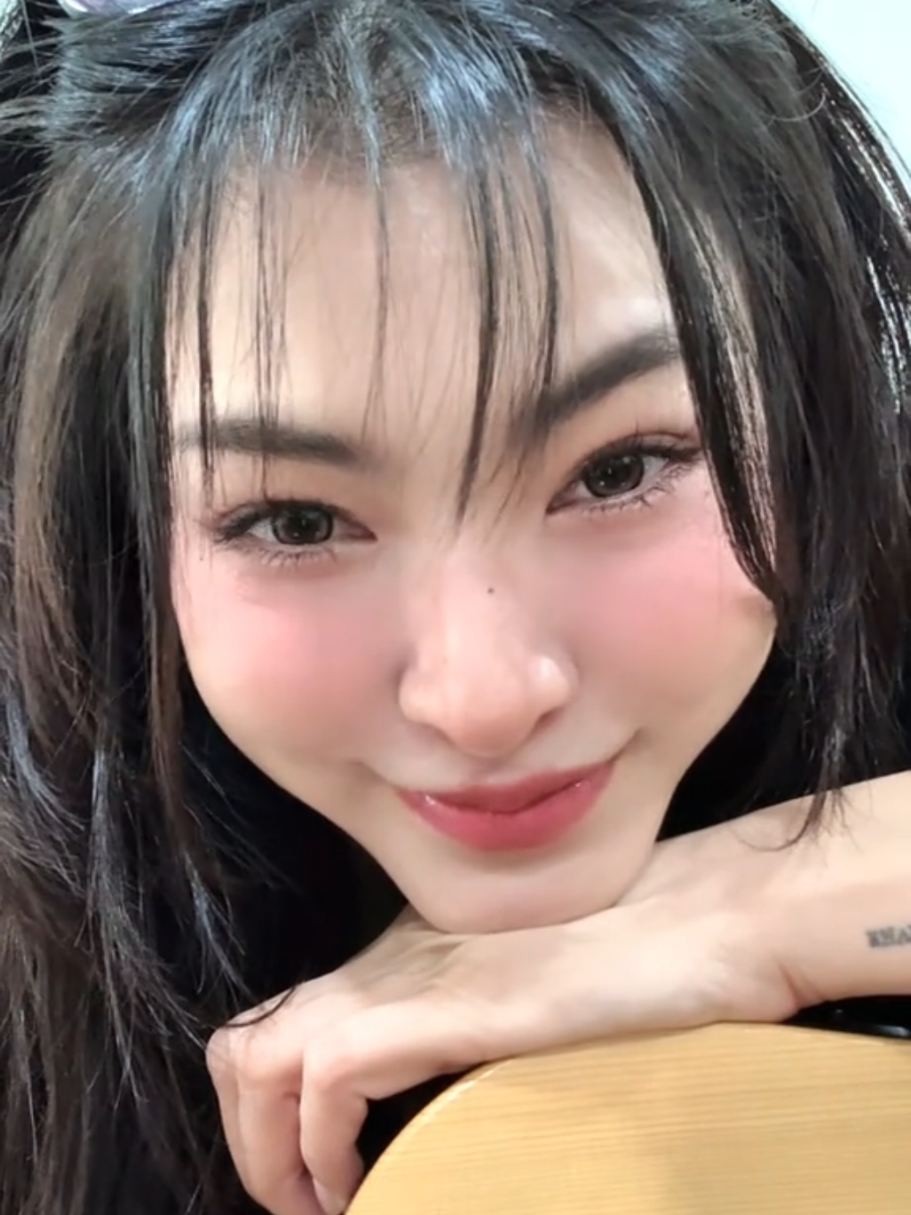 The way Faye stares at me… I can’t handle it, I’m 🫠 #FayePeraya #faye_malisorn #fyp #yo_vy #fayeperaya 