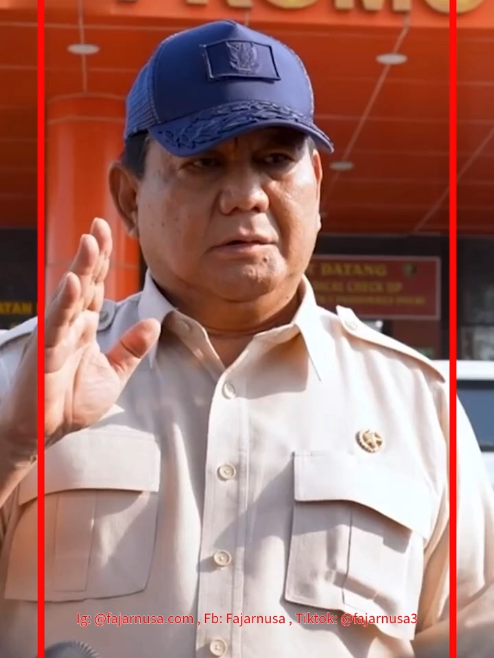 Presiden Prabowo Buka Suara Soal Kerusuhan Demo hingga Siap 'Sikat' Mafia FAJARNUSA.COM - Presiden Prabowo Subianto menunjukkan kepedulian sekaligus ketegasan dalam merespons situasi terkini pasca demonstrasi yang berujung kericuhan di sejumlah daerah.  Ia menegaskan bahwa pemerintah berdiri bersama rakyat dan akan memastikan setiap pihak yang bertanggung jawab diproses secara hukum. Dalam keterangannya, Prabowo menyinggung peristiwa pembakaran Gedung DPRD Kota Makassar pada Jumat, 29 Agustus 2025, yang menelan korban jiwa dan melukai warga tak bersalah. 