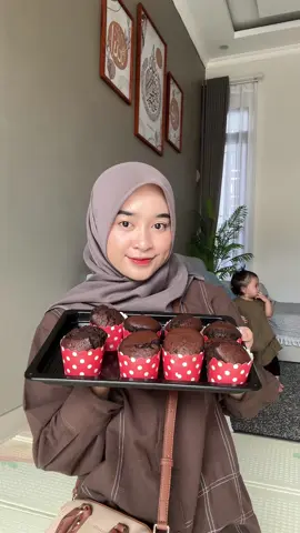 bikin muffin coklat, gampang tapi enak bgt guys 🤤👌🏻 #dailyvlog #dailylife #masakansimple #muffincoklat #idejualan 