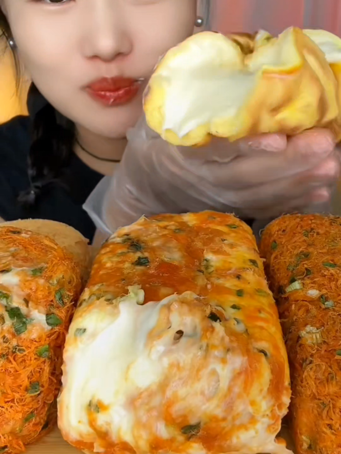 吃麵包加醬多多Eat bread with lots of sauce#asmr #mukbang #bread #spicy 