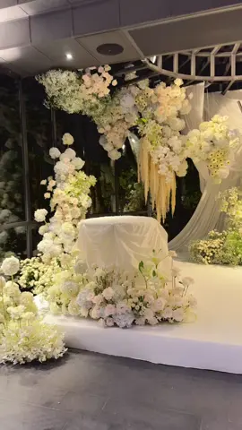ตรีมสีขาวที่จริงใจ #ช่างจัดดอกไม้ #ช่างจัดดอกไม้ฟรีแลนซ์ #งานแต่งงาน #งานฉลองมงคลสมรส #