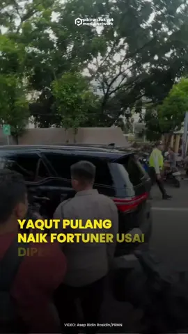#Repost @pikiranrakyat Mantan Menteri Agama, Yaqut Cholil Qoumas (YCQ) rampung menjalani pemeriksaan di Gedung Merah Putih Komisi Pemberantasan Korupsi (KPK), Jakarta, pada Senin, 1 September 2025.  Yaqut keluar dari ruang pemeriksaan sekira pukul 16.19 WIB, Kepada awak media, ia mengungkapkan bahwa penyidik KPK melontarkan 18 pertanyaan seputar perkara dugaan korupsi kuota haji tahun 2024. Usai memberikan keterangan, Yaqut langsung berjalan meninggalkan wartawan. Ia menuju mobil Toyota Fortuner berwarna hitam yang sudah menunggunya di depan kantor KPK. Asep Bidin Rosidin/PRMN #yaqut #kuotahaji #KPK #Kemenag