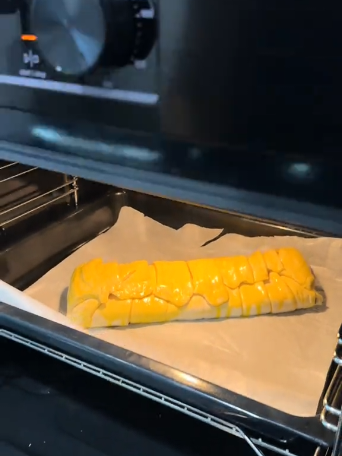 Part 1 Dubai Chocolate with puff pastry #zach #asmr #tiktokfoods #foodsounds #asmrfoodsounds #dubaichocolate 