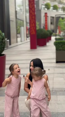 Insula Nurio este un colțișor dedicat celor mici și părinților, cu articole pentru copii, jucării, accesorii practice și chiar echipamente pentru hrănirea și îngrijirea bebelușilor.  Un spațiu colorat și prietenos unde găsești tot ce ai nevoie pentru cei dragi ție 🩷 #nurio #iuliustowntimisoara 