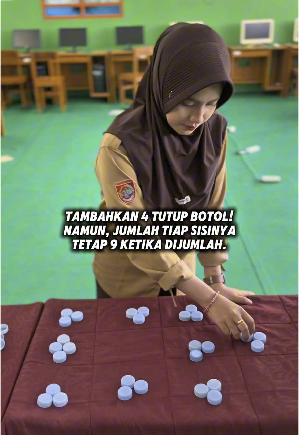 Tambahkan 4 tutup botol! Namun, jumlah setiap sisinya tetap 9 ketika dijumlah.  #icebreaking #siswa #guru #tutupbotol 