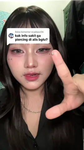 Membalas @ecadeput36 hehe #piercing #makeup #douyinmakeup #trending #hushcut 