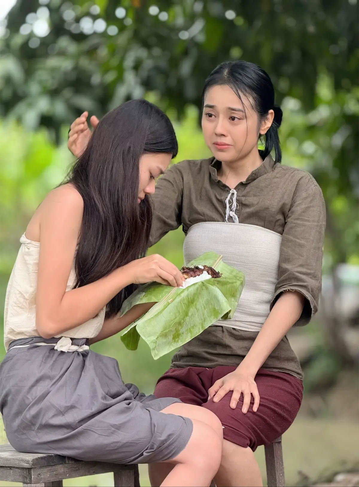 លះបង់គ្រប់យ៉ាងមិនសុំអ្វីច្រេីនសុំត្រឹមមានបងនឹងកូនតែចុងក្រោយបង..😔ទោះបាត់បង់គ្រប់យ៉ាងតែម៉ែមិនអោយកូនពិបាកទេ…😔😔