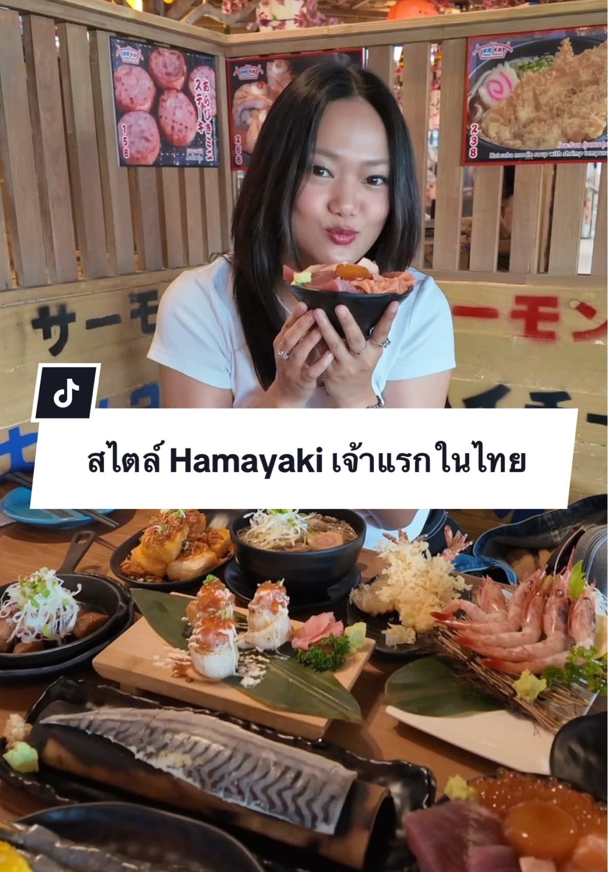 สายกินญี่ปุ่นยกมือขึ้น! ถ้าใครเชื่อว่าของดีต้องบอกต่อ ต้องลอง Kenzo Suisan แซลมอนชิ้นหนา หอมหวานละลายในปากจริงๆ Amaebi เด้ง ฟินจนต้องสั่งเพิ่ม Engawa Sushi ละมุนสุดๆ เมนูร้อนๆ ก็เด็ดไม่แพ้กัน Buta Honiku Teppan Yaki หมูฉ่ำเนื้อนุ่ม หรือ Tenpura Soba เส้นนุ่ม ซุปเข้มข้น และ Aburi Shime Saba ย่างหอมไฟ ยิ่งกินยิ่งฟิน ร้านบรรยากาศกว้างมาก พนักงานน่ารัก บริการดี ใส่ใจทุกเมนู 📍พิกัด: MBK Center ชั้น 2 โซน A (ติด BTS ทางเชื่อม) เก็บไว้ แล้วไปลอง Kenzo Suisan MBK ด้วยกันนะ! @Kenzo Suisan  . #kenzosuisan #รีวิวอาหาร #อาหารญี่ปุ่น #อร่อยบอกต่อ #ปักหมุดอาหารอร่อย  