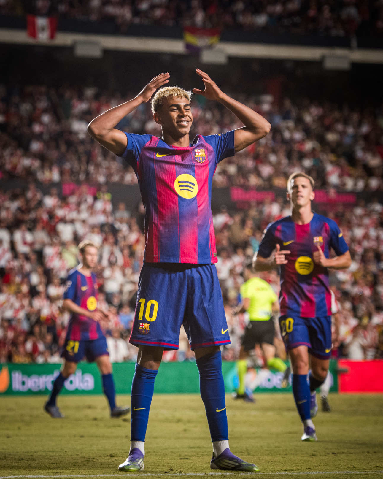 Lamine from the spot 🥶 #laligahighlights #fcbarcelona #barça #lamineyamal #goal 