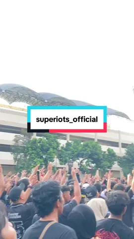 Petcahhhh🔥🔥🔥 @SUPERIOTS @YK REBELFEST 2025 😍😍 #superiots #ykrebelfest2025 #skenamusik #jogjaskena #punkrock 