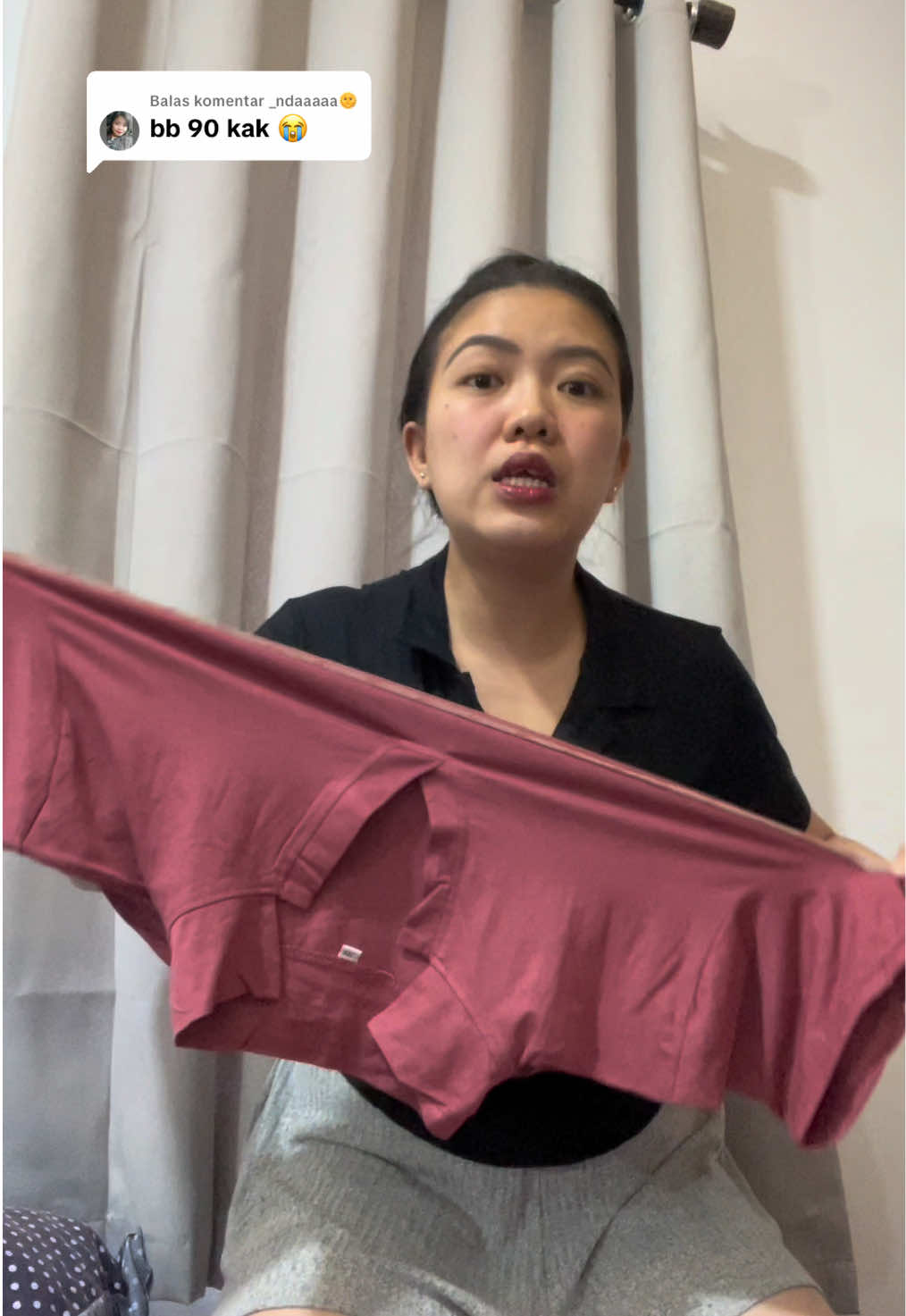 Membalas @_ndaaaaa🌞 BB 90kg pake size JUMBO XXL ya kak 😍 Kaos V neck ini murah bangett 💗Sumpah ini cakep banget dipake di badan keliatan badan lebih langsing 😭😍👌bahan nya juga adem dan melar banget jadi muat BB JUMBO juga ya 💗#kaosvneck #kaosvneckcewek #kaosvneckwanita #kaosvneckjumbo #bajuatasanwanita 