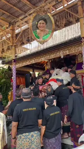 Prosesi Nyiramin Layon Mendiang Cokorda Istri Niti Yadnya (puri Saren Kangin Delodan)  #mediaubud #peopleofubud #palebonpuriubud 