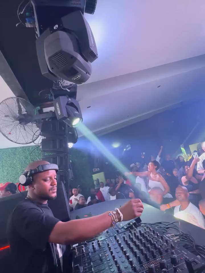 Kabza De Small rocking the Crowd at PianoHubSoweto 01 September 2025 💯💯💯🔥🔥🔥 #iqbal #iqbalessaney #iqesmusic #trendingsong #amapiano #dj #southafricanartist #top10 #shakesxles #southafricanmusician #southafrica #music #trendingsong #southafricanmusician #amapianoisalifestyle #rap #zeenxumalo #shakesxles #amapianodjmix #amapianoisamovement #amapianoislife #amapianototheworld #top10songs #top10 #trendingshorts #masmusiq #tylericu #leemckrazy #focalistic #stixx #babalwam #kelvinmomo #shasha #sykes #kabzadesmall #djmaphorisa #mrjazziq #leemckrazy #scottsmaphuma #Xduppy #uncoolmc #sjavasdadeejay #dlalathukzin #vigrodeep #masterpieceyvk #trendingshorts #justin99 #leemckrazy #youngstunna #jcole #jcoletypebeat #yumbs #031choppa #dbngogo #blackcoffee #shimza #stixx #sfarzortee #meera #julliangomes